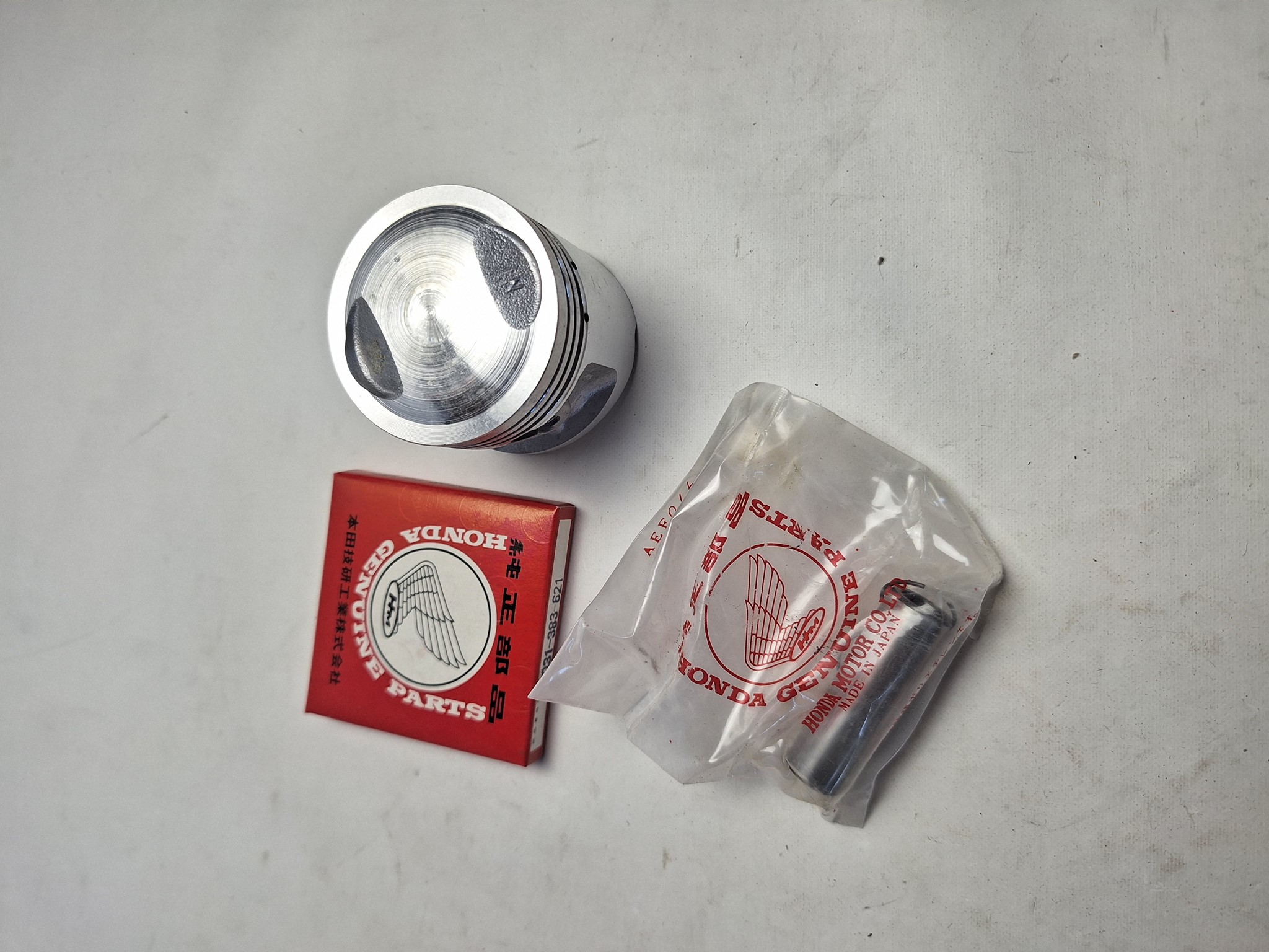 Picture of PISTON KIT    06133-383-100  CB 125 S2-5
